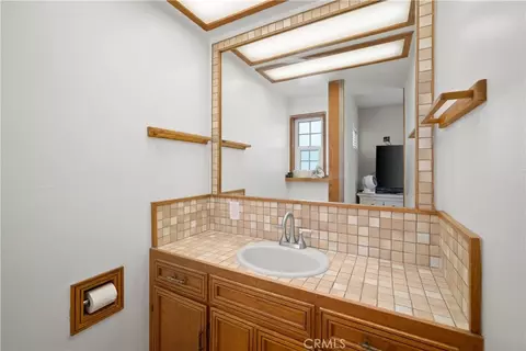 Bath - 557 Mitchell Dr, Los Osos, CA 93402 photo 1 of 3