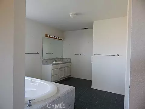 Bath - 2905 Harden Ave, Corning, CA 96021 photo 2 of 4