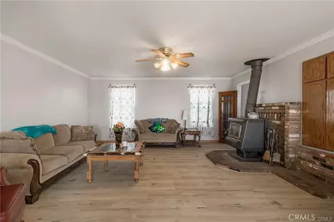 Living - 22085 Finnell, Corning, CA 96021 photo 3 of 4