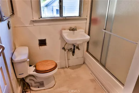 Bath - 2946 Kirkwood Rd, Corning, CA 96021 photo 1 of 1