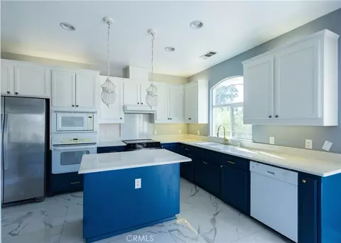Kitchen - 24115 Black Bart Ct, Corning, CA 96021 photo 2 of 5