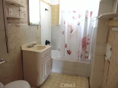 Bath - 2018 Donnovan Ave, Corning, CA 96021 photo 1 of 1