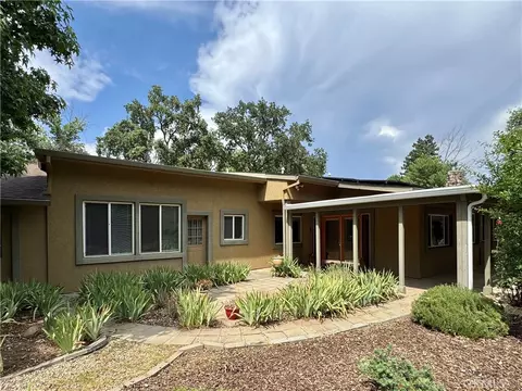 8 Geneva Ln, Chico, CA 95926