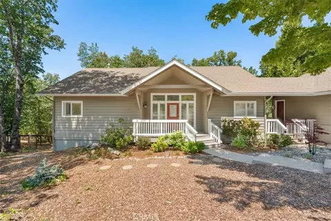 1227 Eddy Dr, Mount Shasta, CA 96067