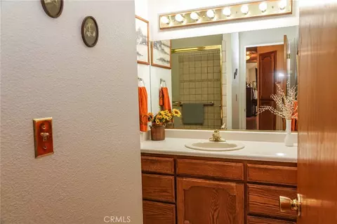 Bath - 2787 Grape Way, Chico, CA 95973 photo 2 of 4