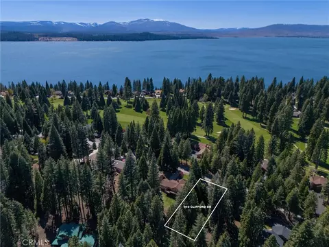 910 Clifford Dr, Lake Almanor Country Club, CA 96137