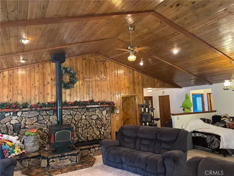 15063 Vorheis Ln, Magalia, CA 95954