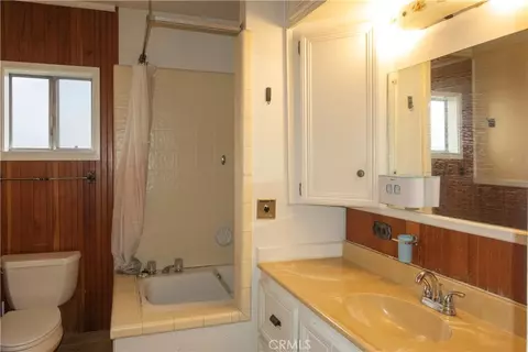 Bath - 614 Lane, Yreka, CA 96097 photo 1 of 4