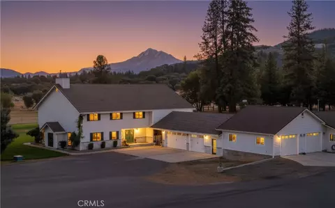 1121 Oak Valley Dr, Yreka, CA 96097