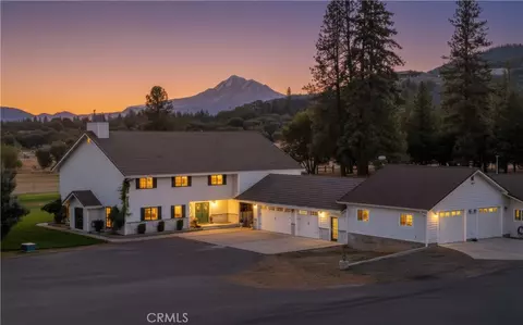 1121 Oak Valley Dr, Yreka, CA 96097