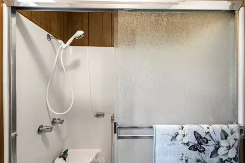 Bath - 4019 Marguerite Ave, Corning, CA 96021 photo 1 of 3