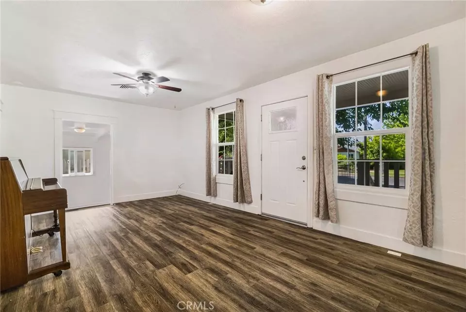 Living - 1617 Hemlock, Chico, CA 95928 photo 3 of 6