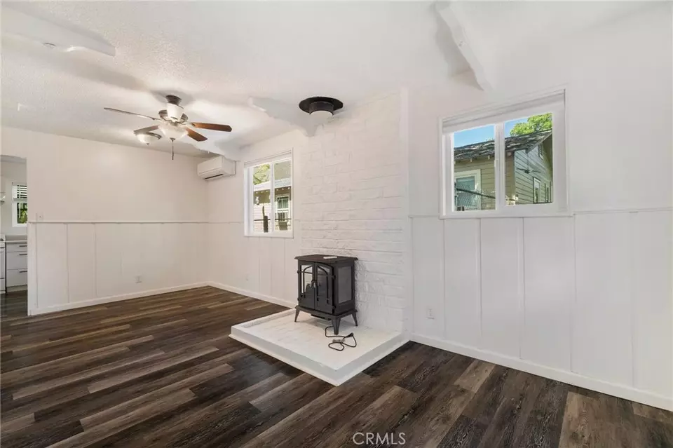 Living - 1617 Hemlock, Chico, CA 95928 photo 5 of 6