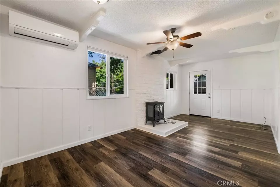 Living - 1617 Hemlock, Chico, CA 95928 photo 4 of 6