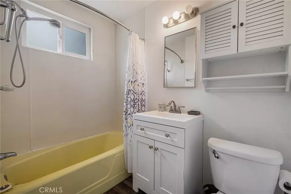 Bath - 1617 Hemlock, Chico, CA 95928 photo 5 of 5