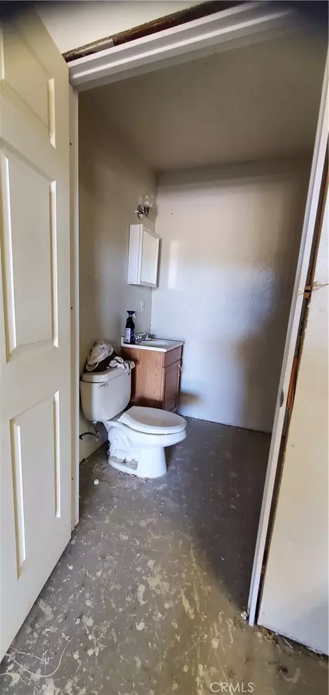 Bath - 7486 Rodger, Corning, CA 96021 photo 5 of 5