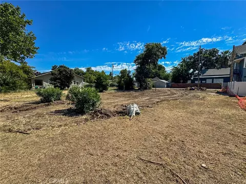 541 Jefferson St, Red Bluff, CA 96080 photo 2