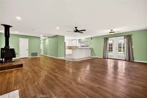 Living - 19542 Ridge Rd, Red Bluff, CA 96080 photo 2 of 7