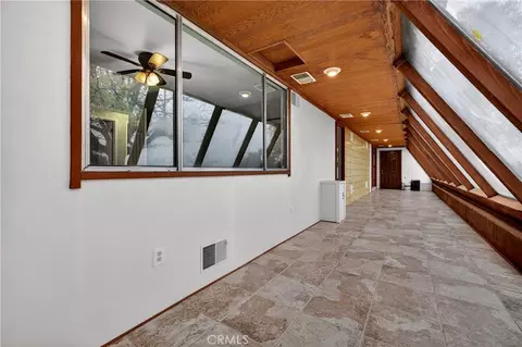 Entry Way - 19542 Ridge Rd, Red Bluff, CA 96080 photo 4 of 9