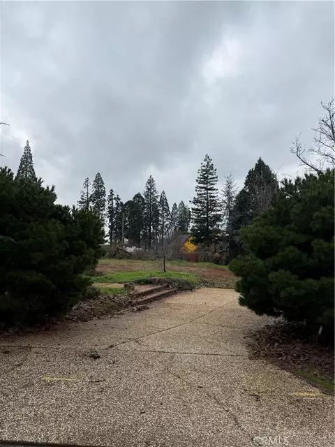 1674 Sweetbriar Ln, Paradise, CA 95969