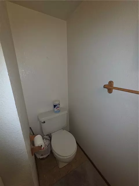 Bath - 635 North St, Corning, CA 96021 photo 2 of 4