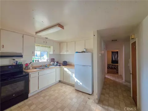 Entry Way - 207 Rose Ln, Yreka, CA 96097 photo 1 of 2