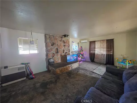 Living - 207 Rose Ln, Yreka, CA 96097 photo 1 of 1