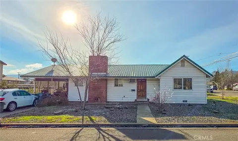 207 Rose Ln, Yreka, CA 96097