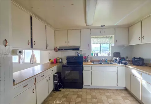 Kitchen - 207 Rose Ln, Yreka, CA 96097 photo 1 of 3