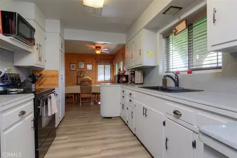 Kitchen - 23256 Richfield, Corning, CA 96021 photo 3 of 4