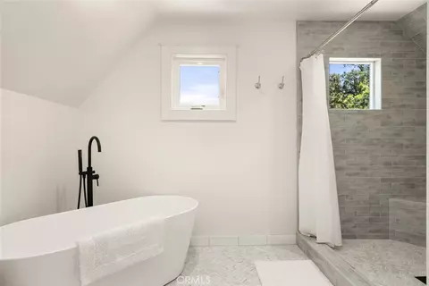 Bath - 279 E 6th Ave, Chico, CA 95928 photo 6 of 7