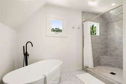 Bath - 279 E 6th Ave, Chico, CA 95928 photo 2 of 7