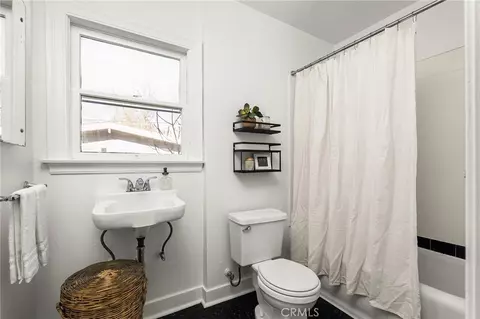 Bath - 686 E 7th St, Chico, CA 95928 photo 2 of 2
