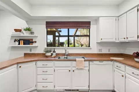 Kitchen - 1041 Washington, Willows, CA 95988 photo 4 of 7