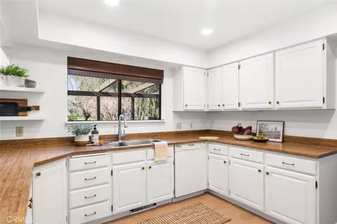 Kitchen - 1041 Washington, Willows, CA 95988 photo 5 of 7