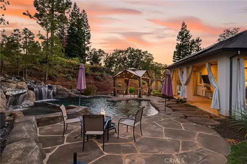 5772 Acorn Ridge Dr, Paradise, CA 95969