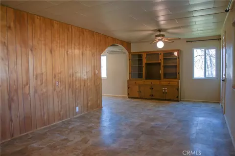 Living - 905 Campbell, Yreka, CA 96097 photo 2 of 8