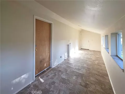 Entry Way - 905 Campbell, Yreka, CA 96097 photo 3 of 4
