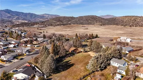 View/Area - 905 Campbell, Yreka, CA 96097 photo 4 of 6