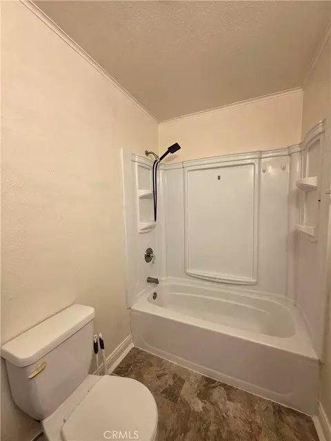 Bath - 905 Campbell, Yreka, CA 96097 photo 2 of 2