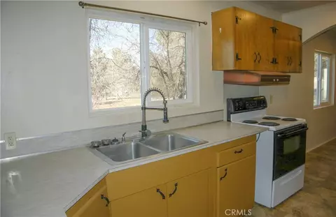 Kitchen - 905 Campbell, Yreka, CA 96097 photo 2 of 2