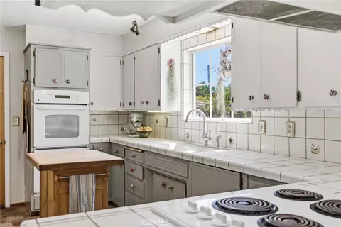 Kitchen - 24065 Maria Rd, Corning, CA 96021 photo 2 of 4