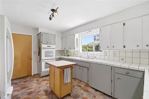 Kitchen - 24065 Maria Rd, Corning, CA 96021 photo 3 of 4