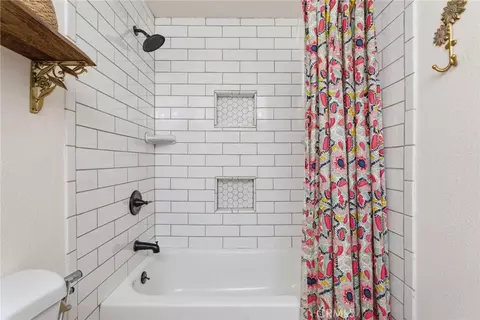 Bath - 24065 Maria Rd, Corning, CA 96021 photo 2 of 3