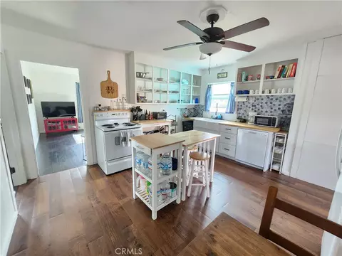 Kitchen - 633 E Walnut St, Willows, CA 95988 photo 2 of 3
