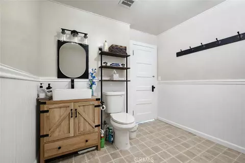 Bath - 633 E Walnut St, Willows, CA 95988 photo 1 of 2