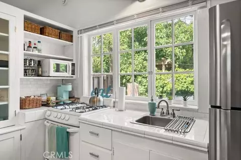 Kitchen - 556 E 4th St, Chico, CA 95928 photo 1 of 8