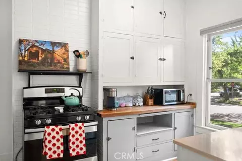 Kitchen - 556 E 4th St, Chico, CA 95928 photo 3 of 8