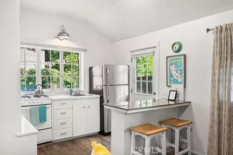 Kitchen - 556 E 4th St, Chico, CA 95928 photo 6 of 8