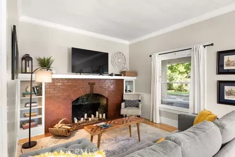 Living - 556 E 4th St, Chico, CA 95928 photo 1 of 5